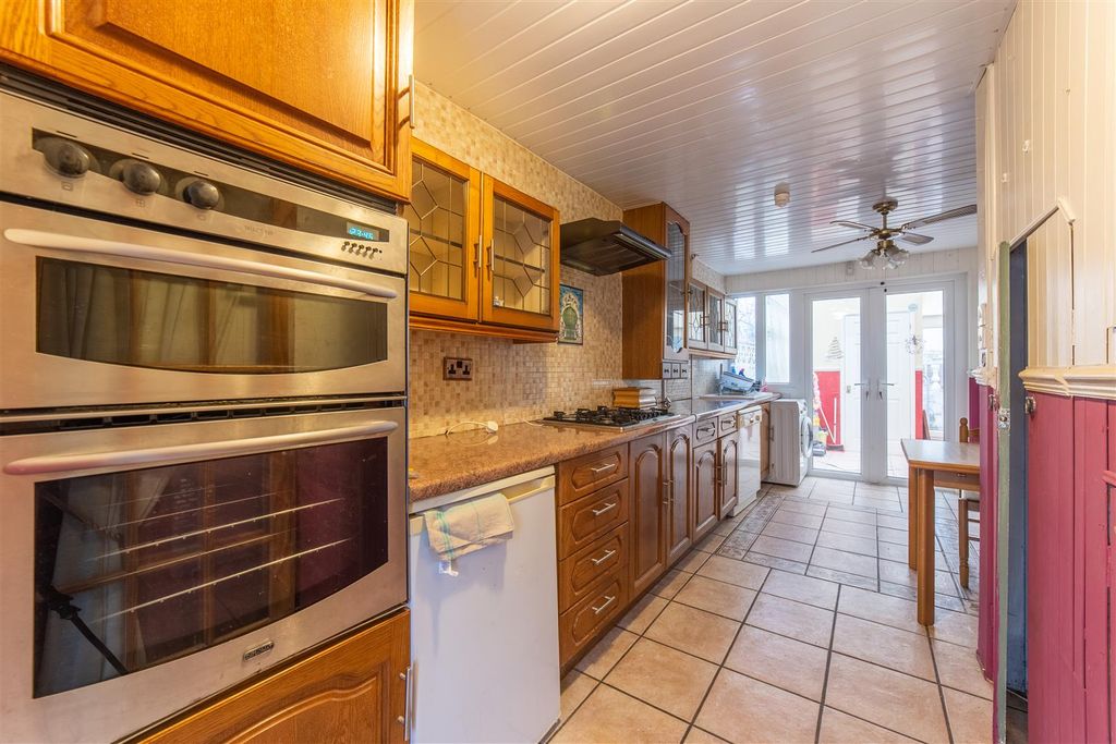 Property photo 3 of 21 13 Blenheim Road-8.Jpg