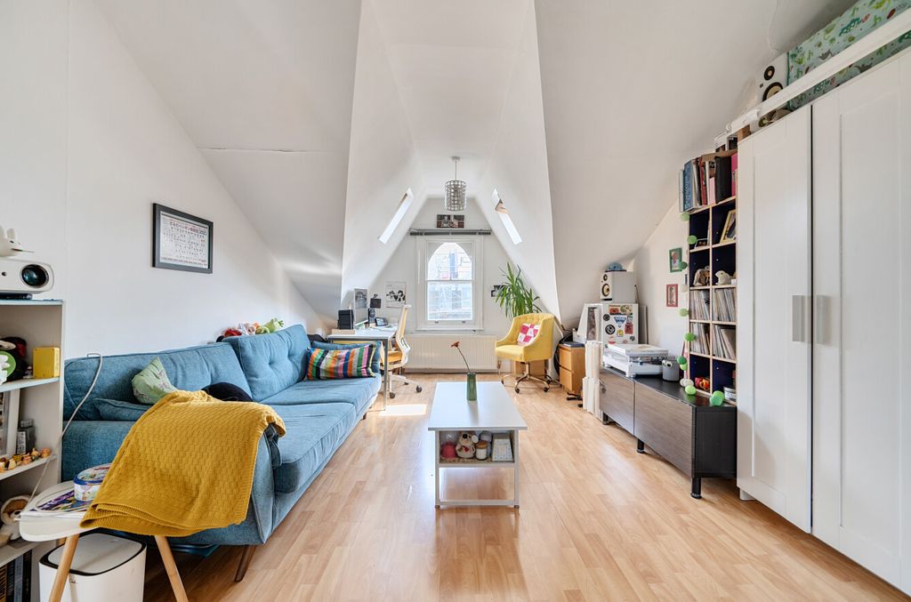 Property photo 1 of 16 1492670-11-6A563c...