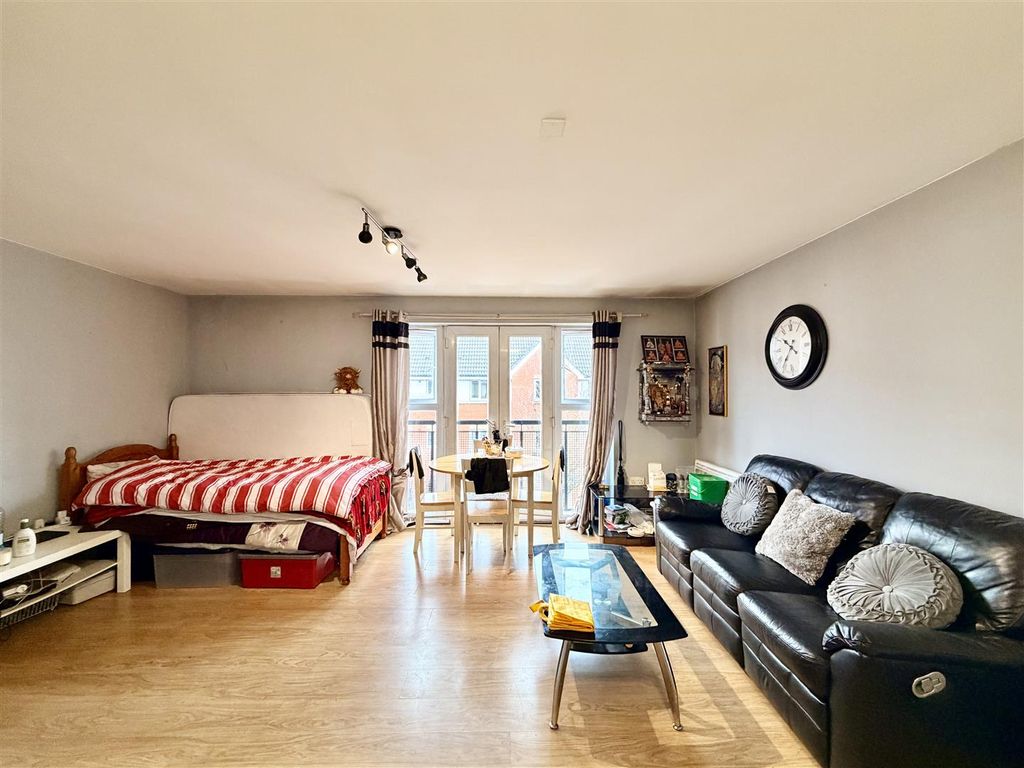 Property photo 3 of 8 3