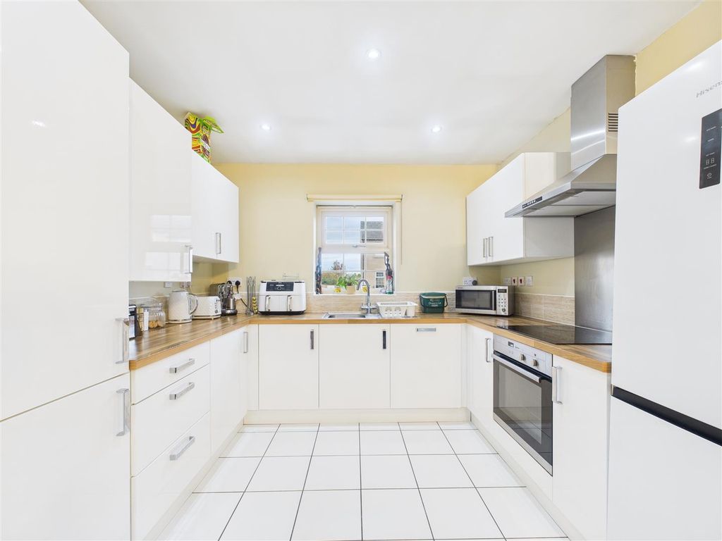 Property photo 2 of 9 Cam05451G0-Pr0075-Still001.Jpg