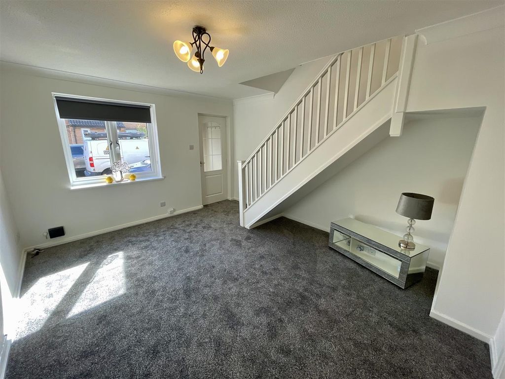 Property photo 3 of 17 Lounge