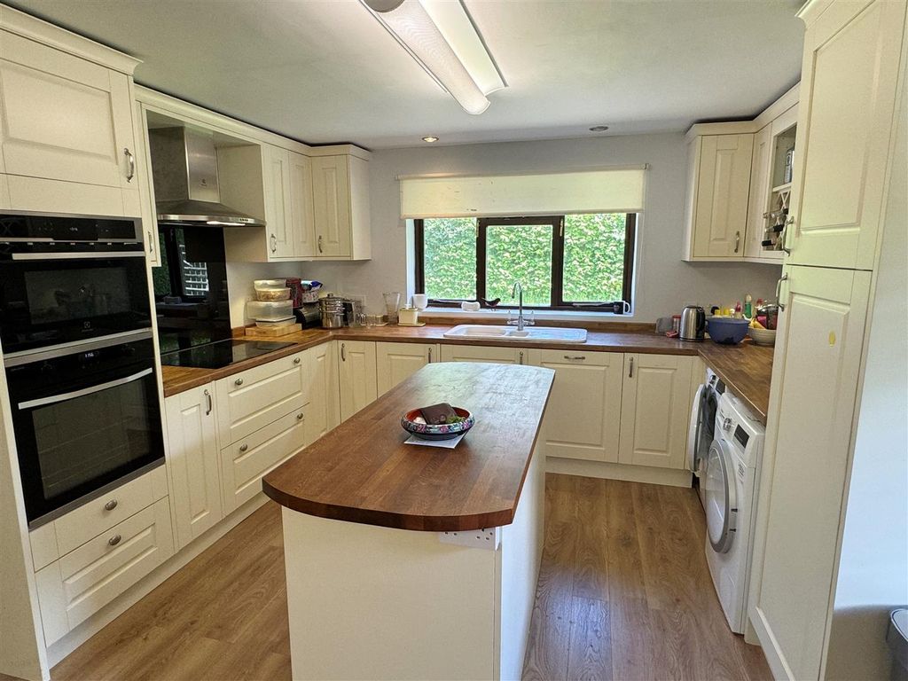 Property photo 3 of 19 Kit 1A
