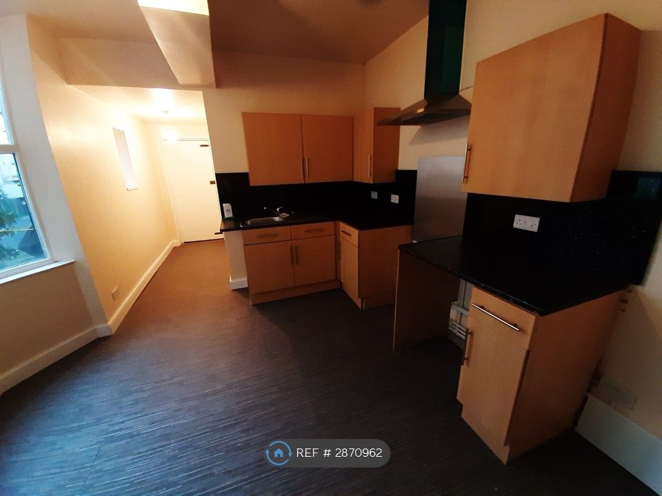 Property photo 2 of 7 Kitchen
