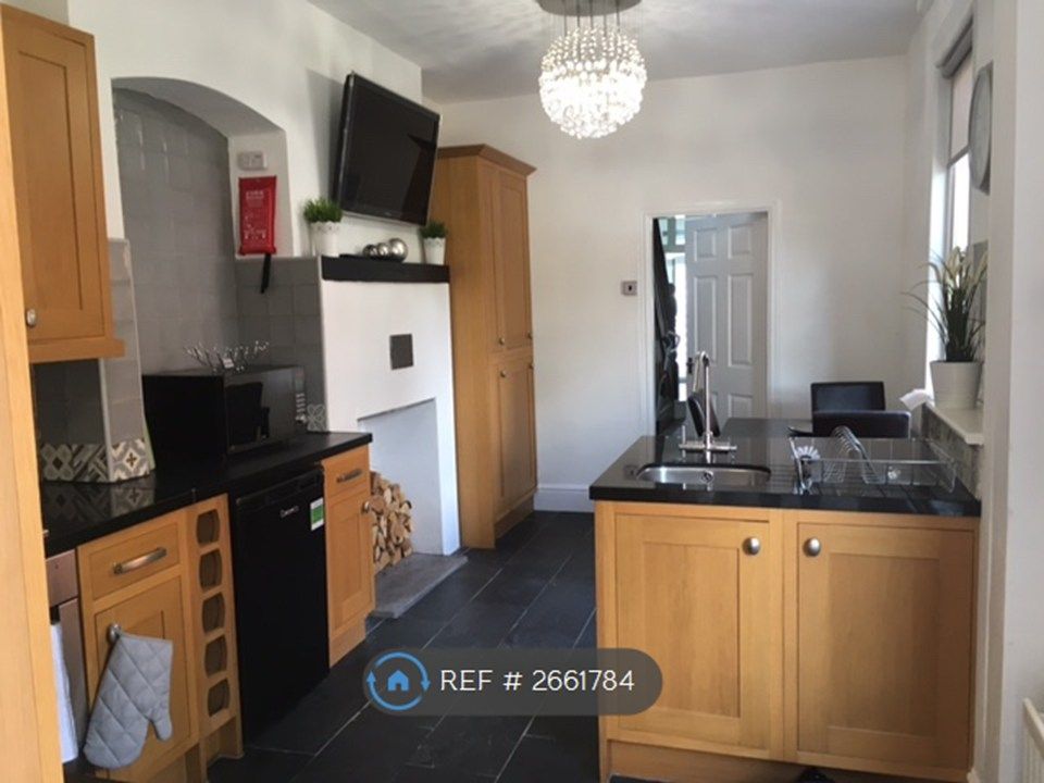 Property photo 1 of 17 Large Communal Kitchen Dining