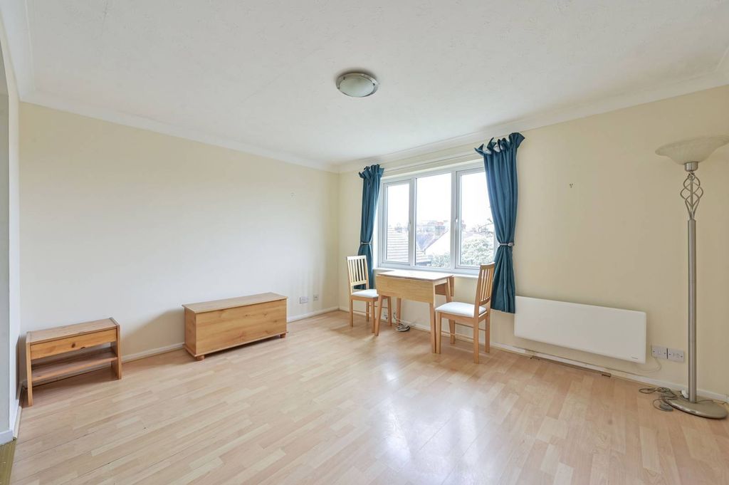Property photo 1 of 6