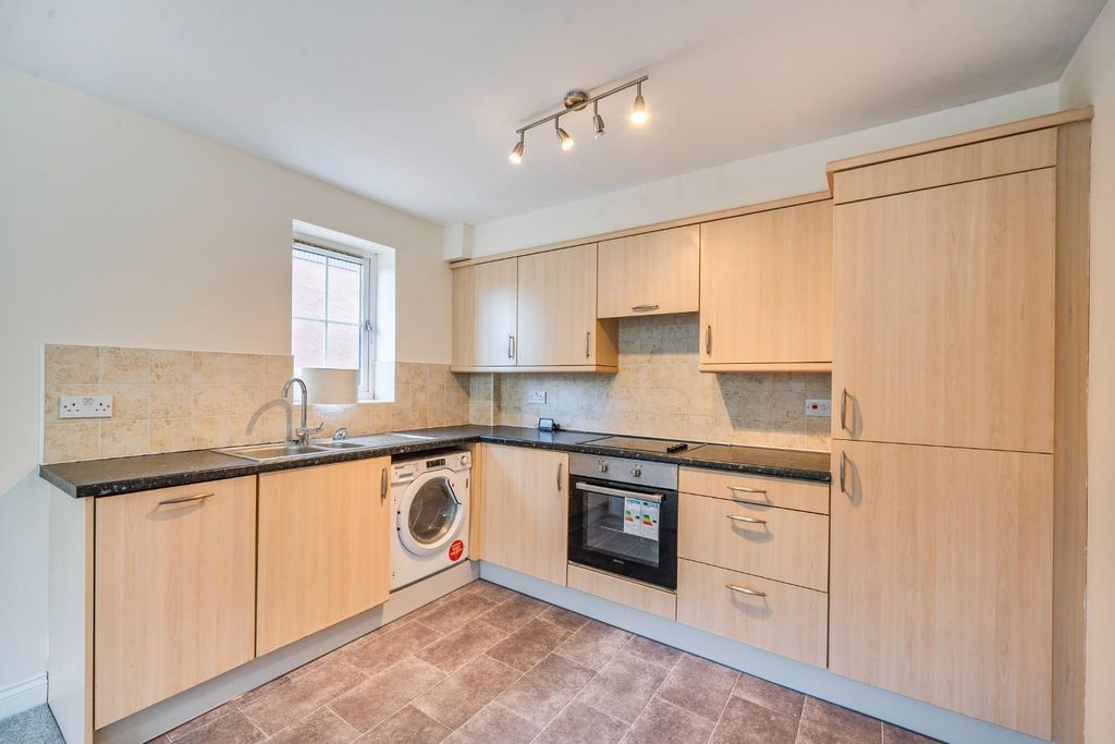 Property photo 2 of 10 Kitchen.Jpg