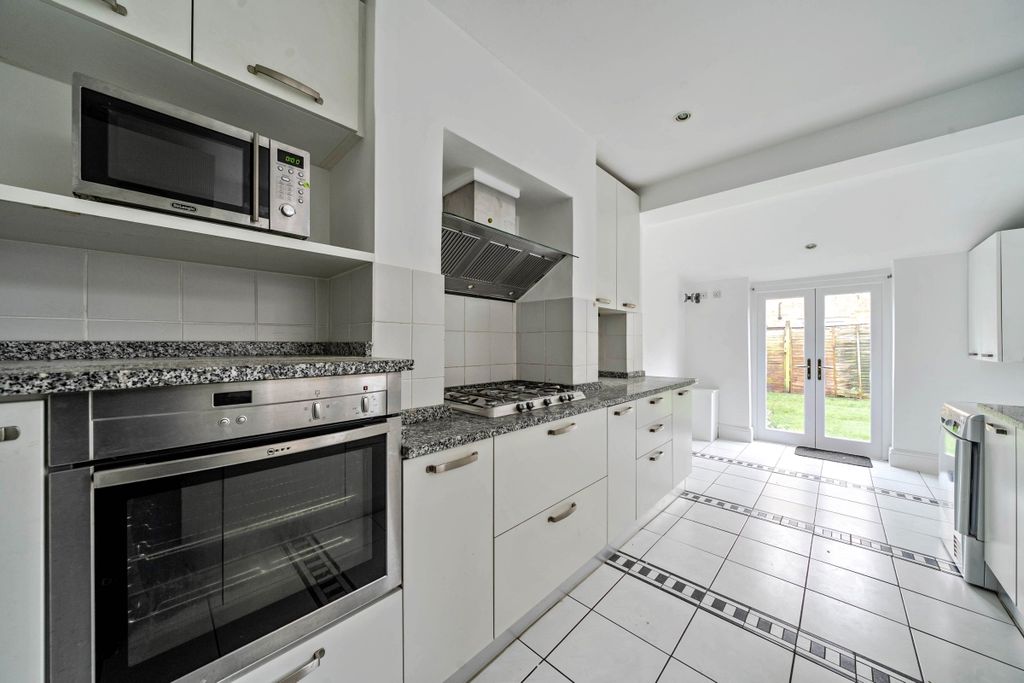 Property photo 2 of 21