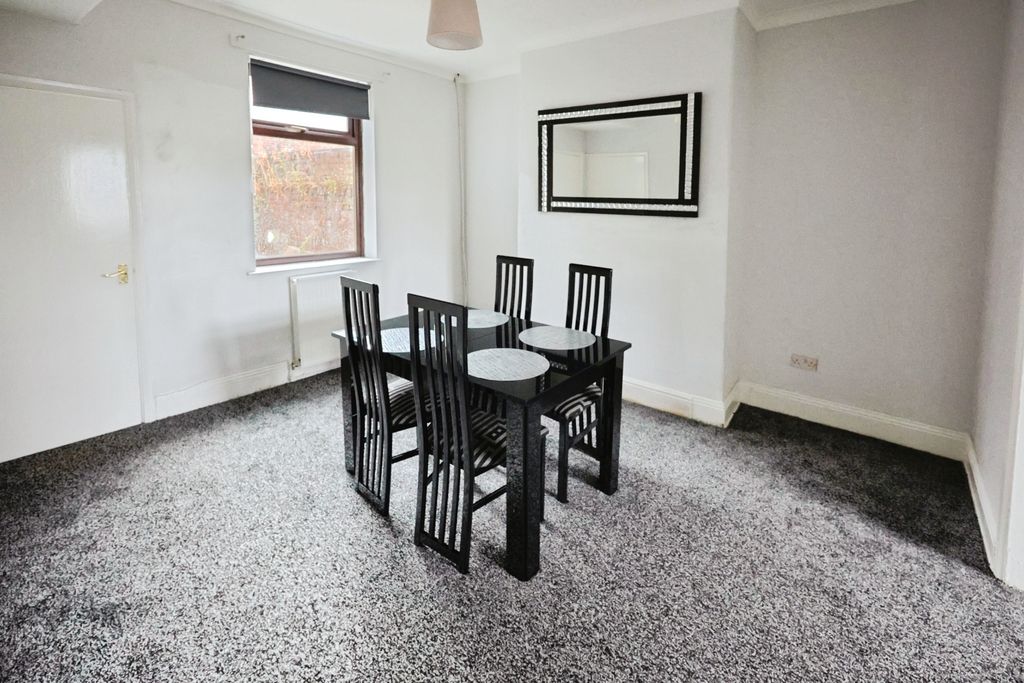 Property photo 3 of 9 Pbox-Img.Jpg