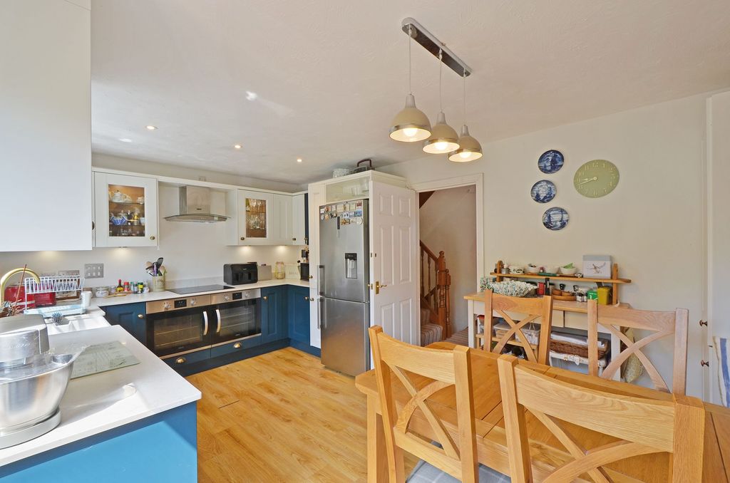 Property photo 2 of 27