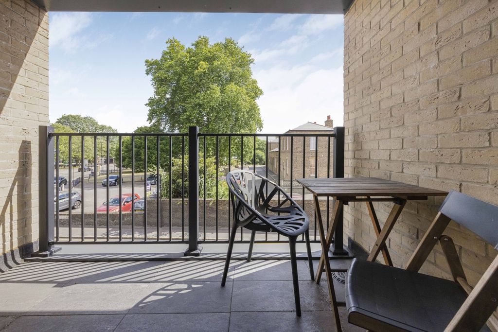 Property photo 3 of 14 Flat 103 1A Hillreach -010