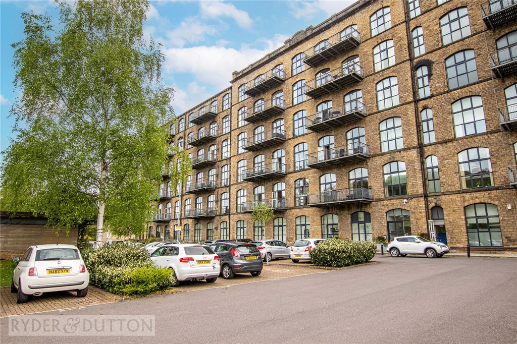 Property photo 1 of 16 Complex