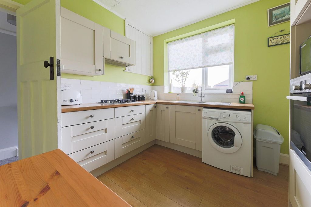 Property photo 3 of 15 Kitchen