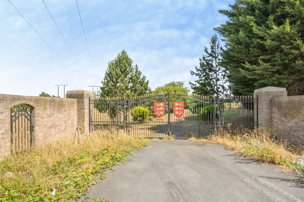 Property photo 2 of 18