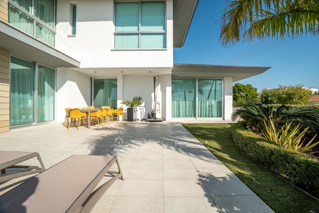 Property photo 1 of 67