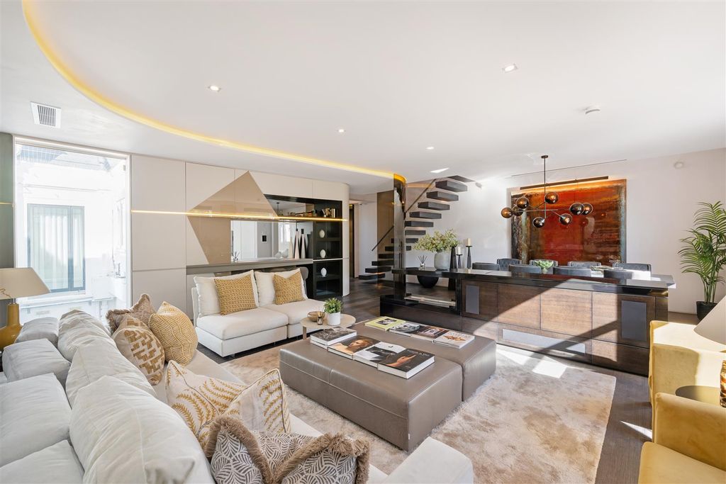 Property photo 2 of 37 Flat A, 54 Cadogan Square Hi-10.Jpg