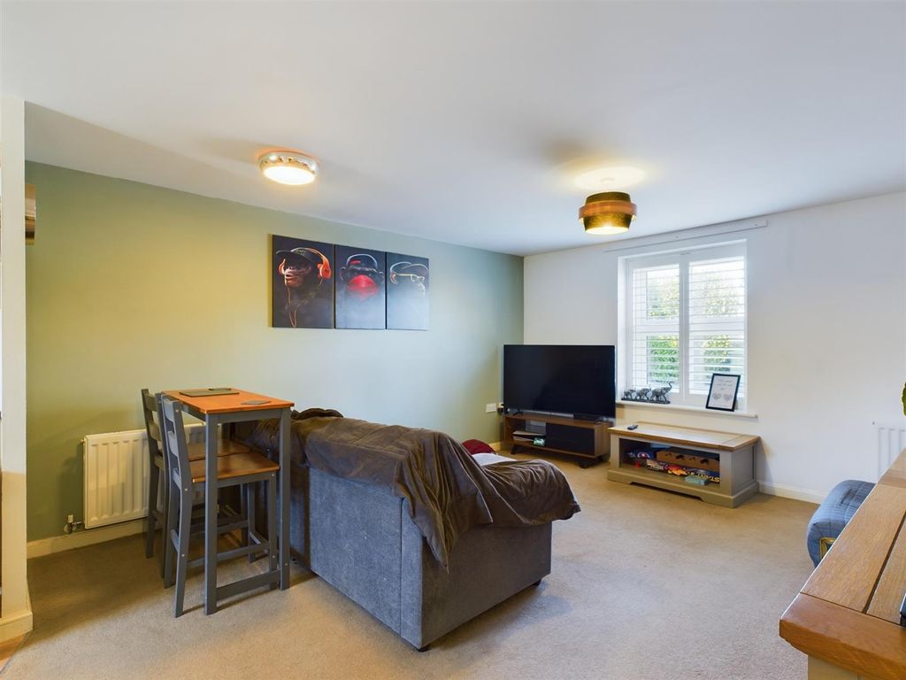 Property photo 2 of 9 Living/Dining Room