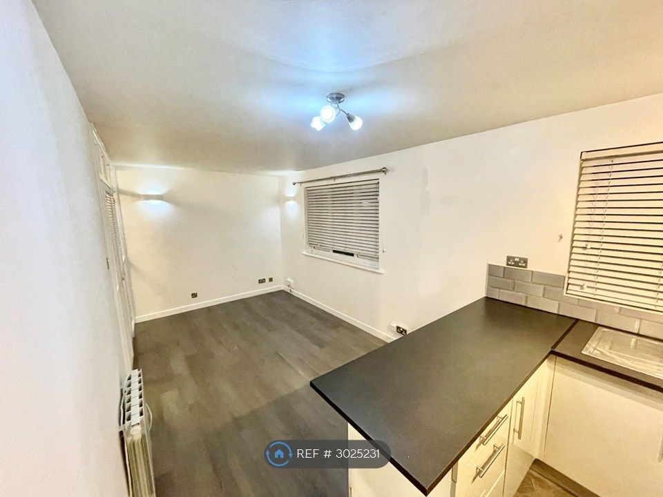 Property photo 2 of 7 Kitchen
