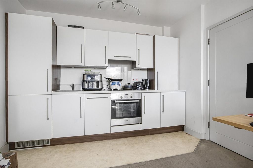 Property photo 3 of 6