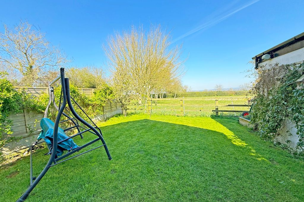 Property photo 2 of 27