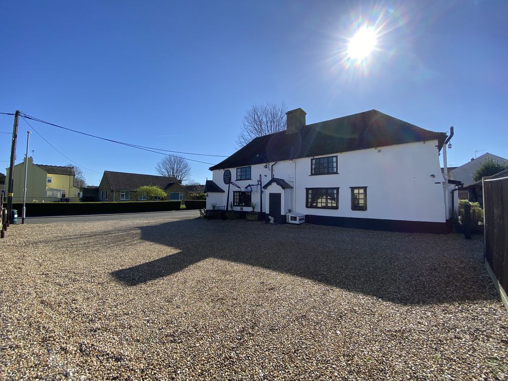 Property photo 2 of 27