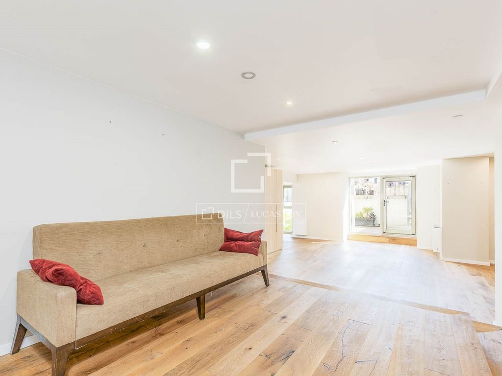 Property photo 2 of 42