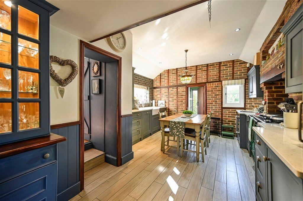 Property photo 1 of 20 Kitchen/Breakfast Room