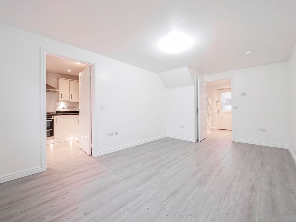 Property photo 3 of 17 Lounge-2