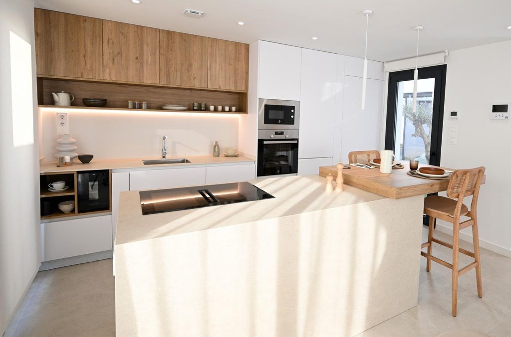 Property photo 2 of 34