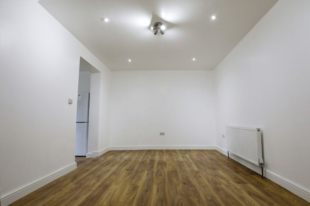 Property photo 3 of 16 Gallery