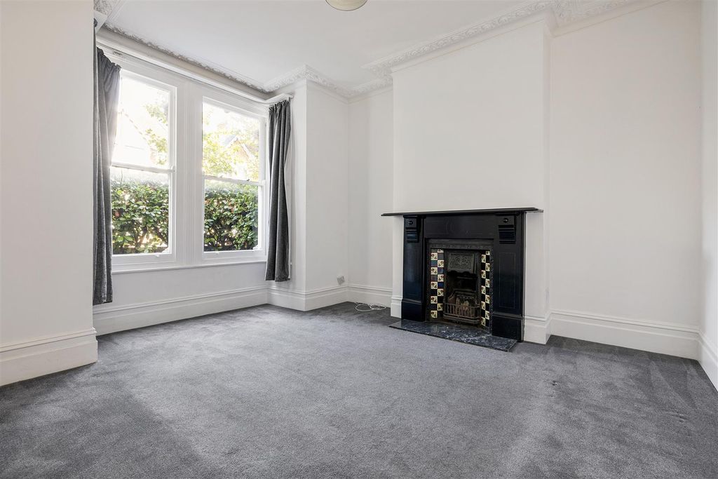 Property photo 2 of 26