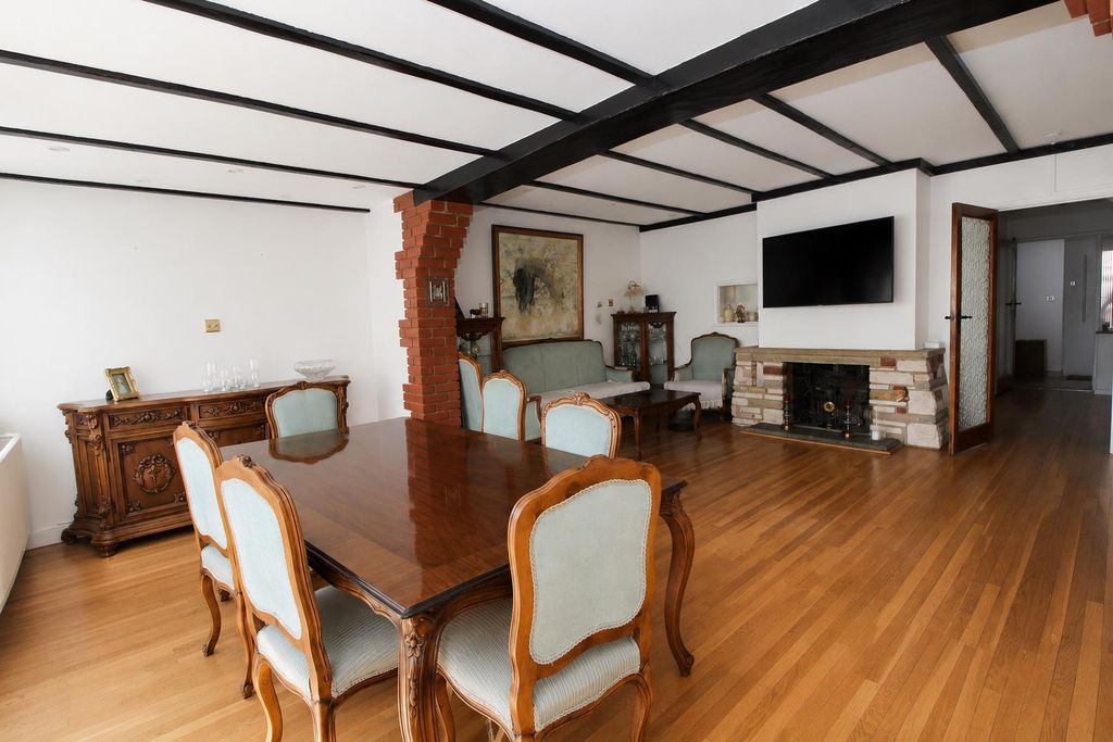 Property photo 3 of 20 Lounge / Diner