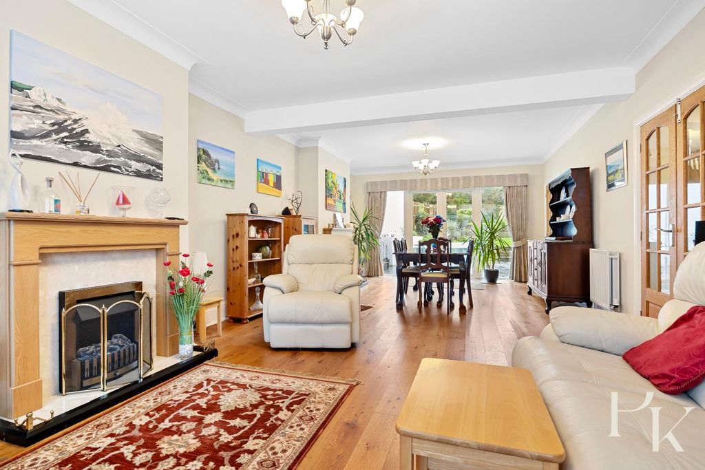 Property photo 3 of 39