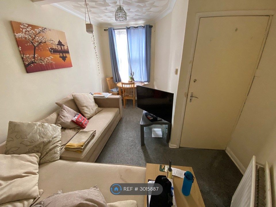 Property photo 2 of 11 Lounge