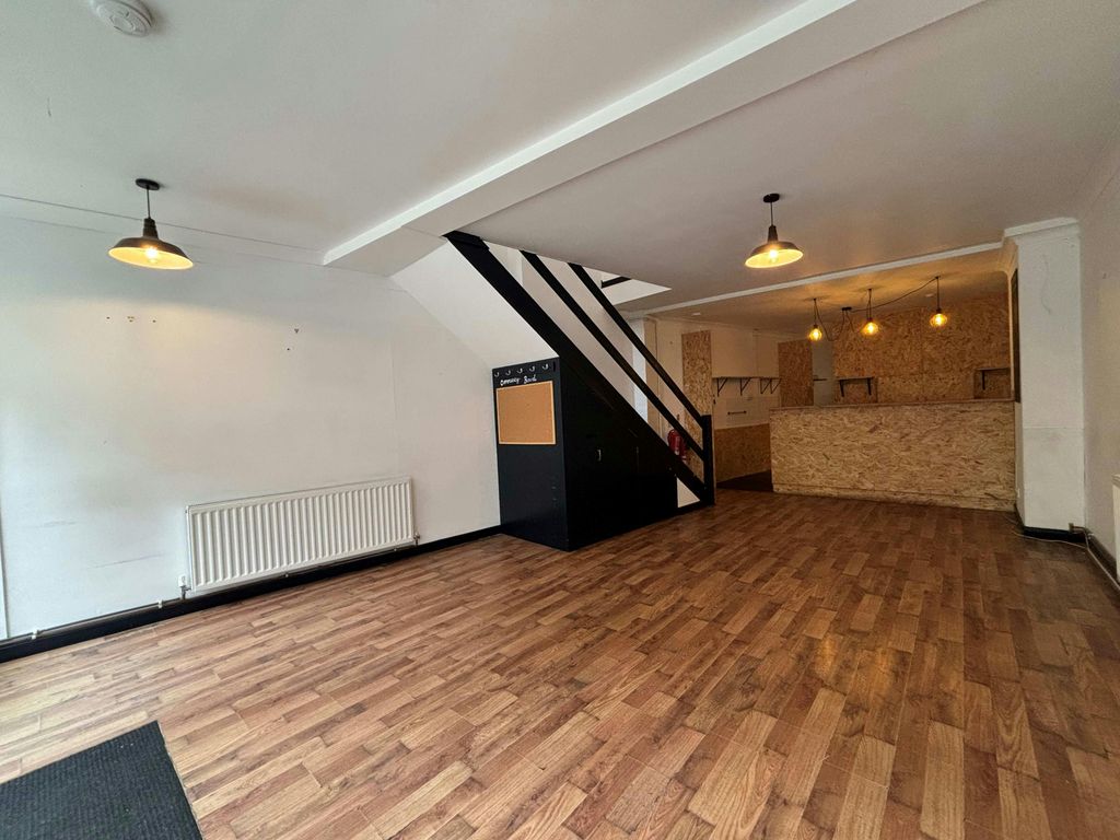 Property photo 3 of 5 Int 1 26.Jpg