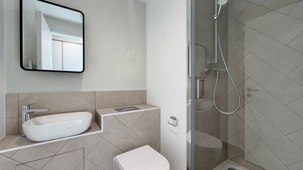 Property photo 3 of 16 Bathroom