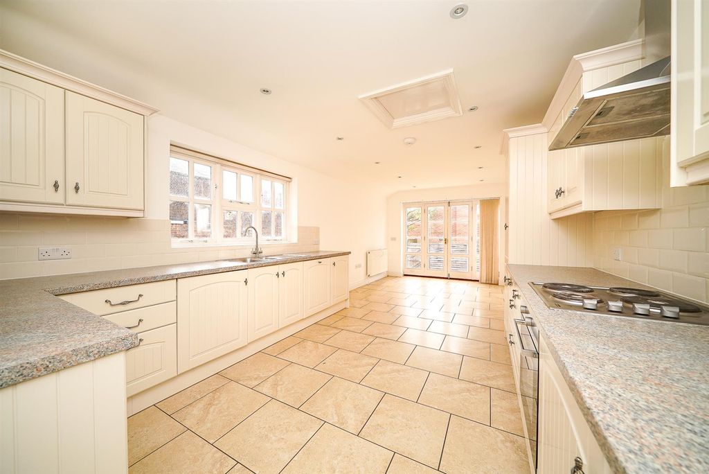 Property photo 3 of 30 Kitchen