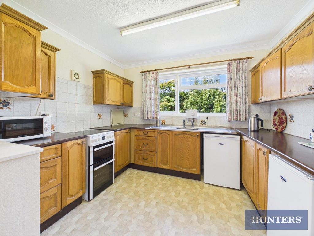 Property photo 2 of 16 Kitchen
