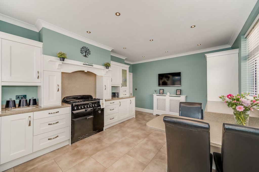 Property photo 2 of 34