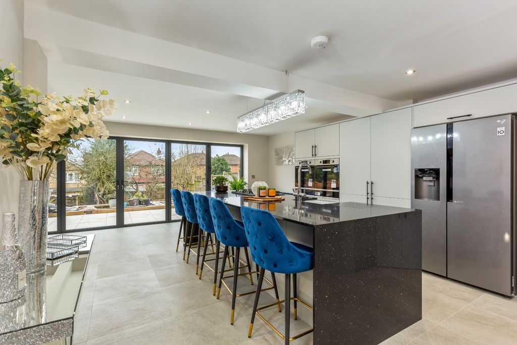 Property photo 2 of 35 4720655