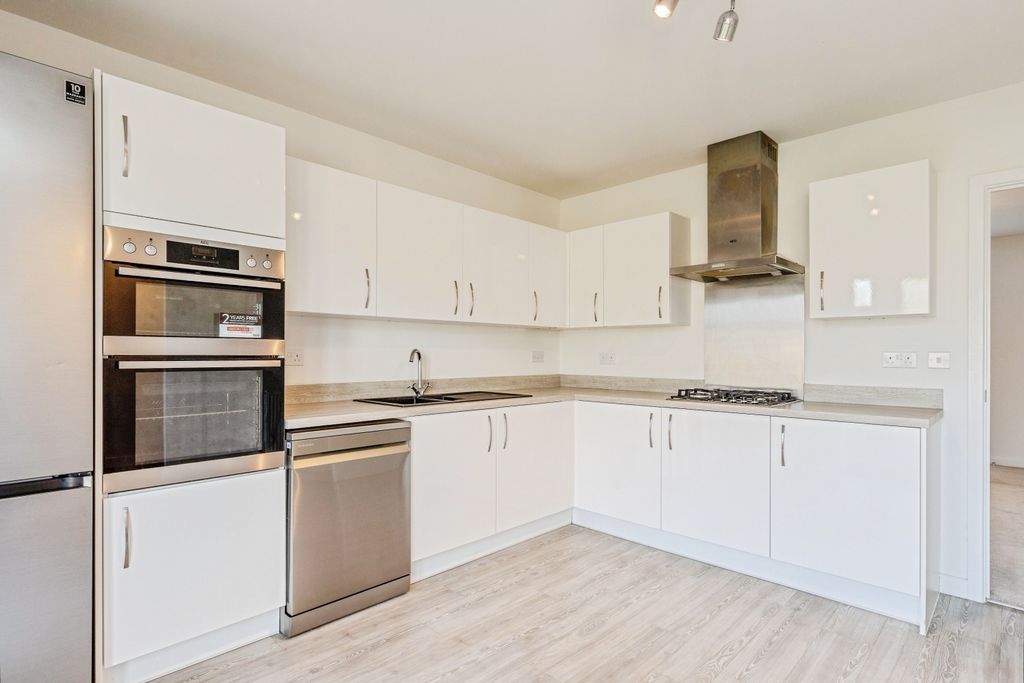 Property photo 3 of 15 Kitchen