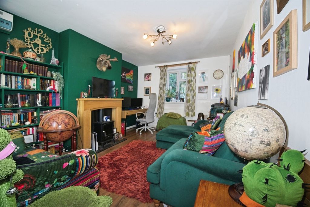 Property photo 3 of 14