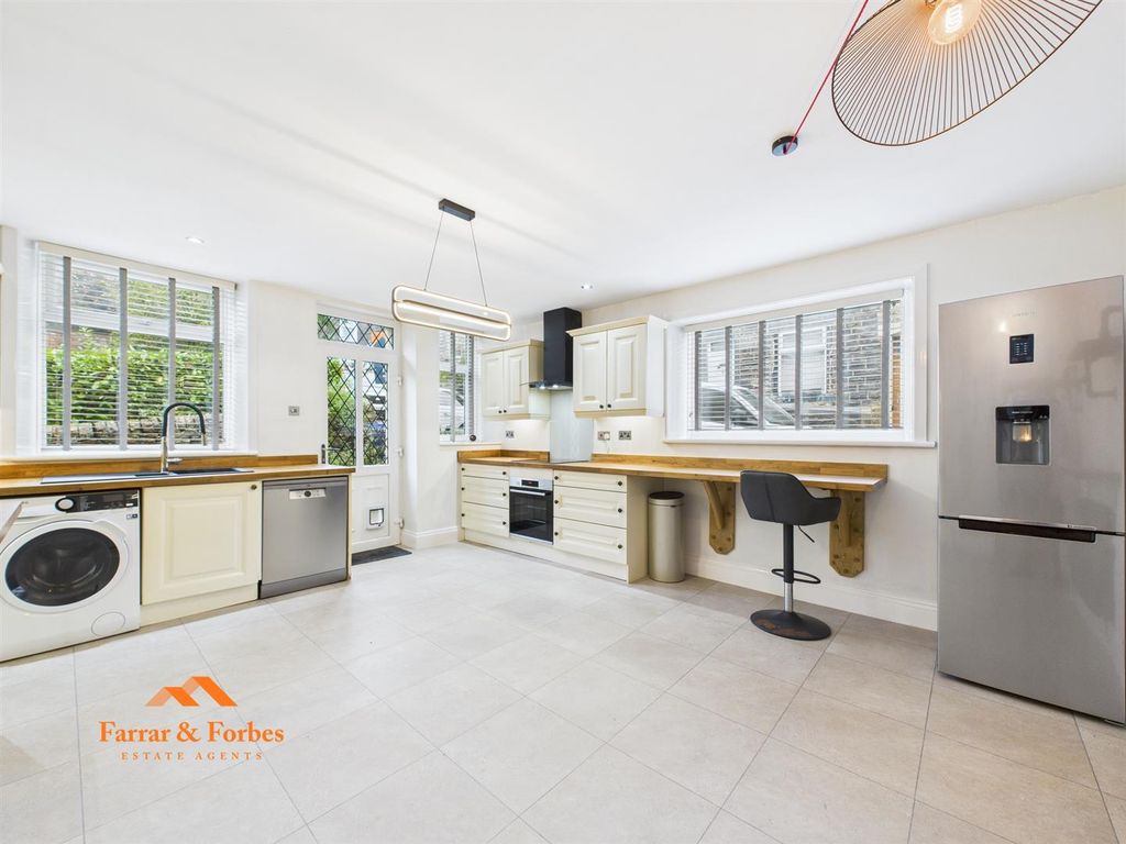 Property photo 1 of 27