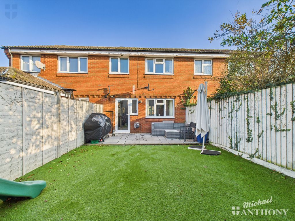 Property photo 3 of 14 Cam03218G0-Pr0831-Still012