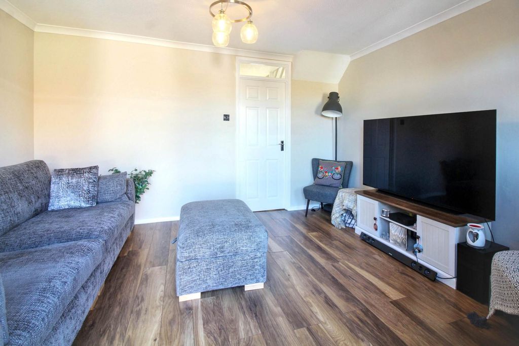 Property photo 2 of 11