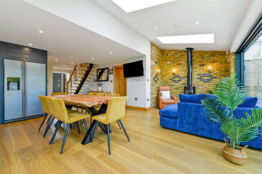 Property photo 2 of 20 Picture No. 17