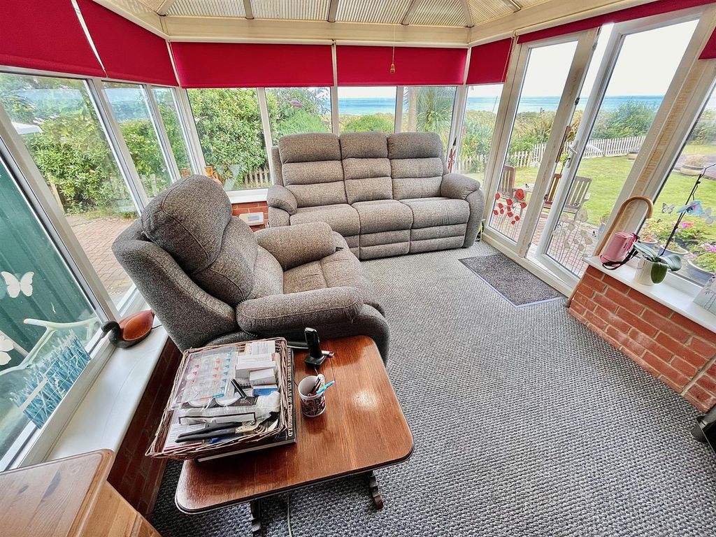 Property photo 2 of 20 Conservatory.Jpg