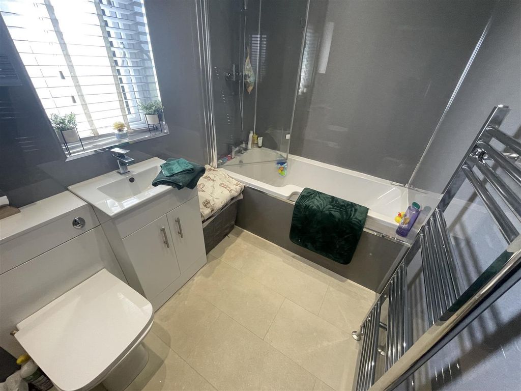 Property photo 3 of 12 68 Wynd 11.Jpg