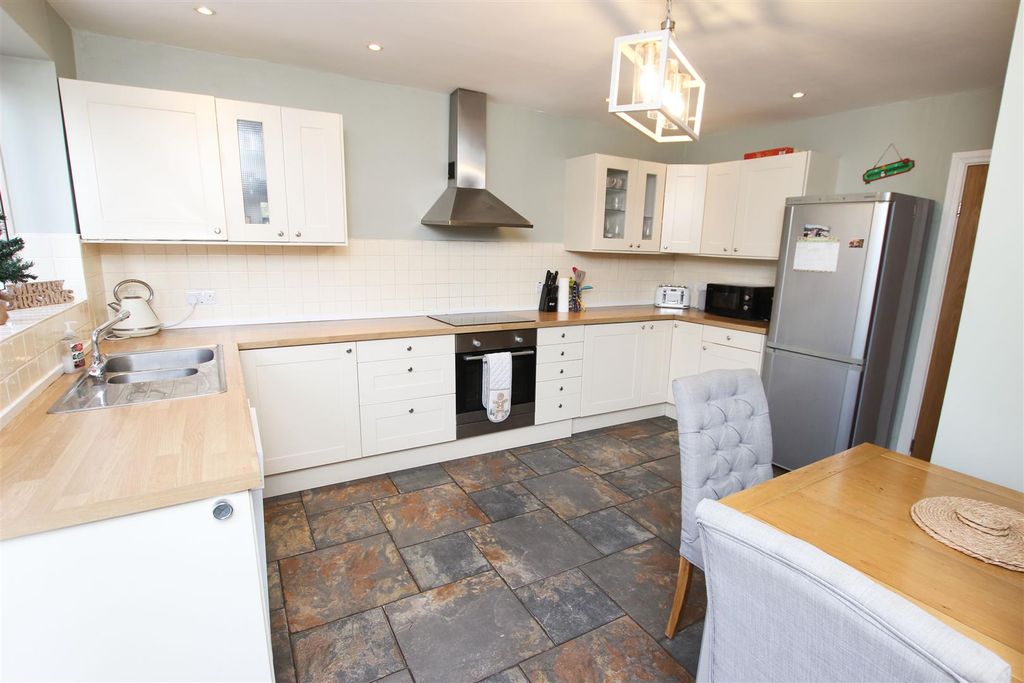 Property photo 2 of 22 Dining Kitchen