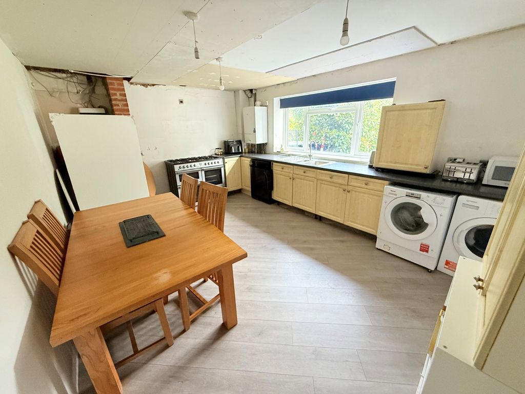 Property photo 2 of 20 Kitchen