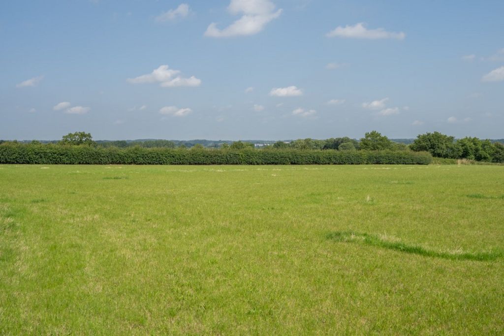 Property photo 2 of 24